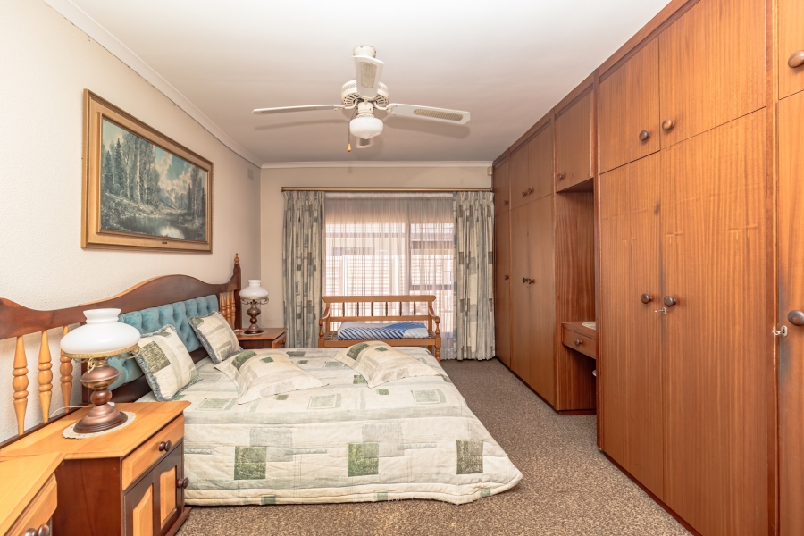 4 Bedroom Property for Sale in Goodwood Park Western Cape